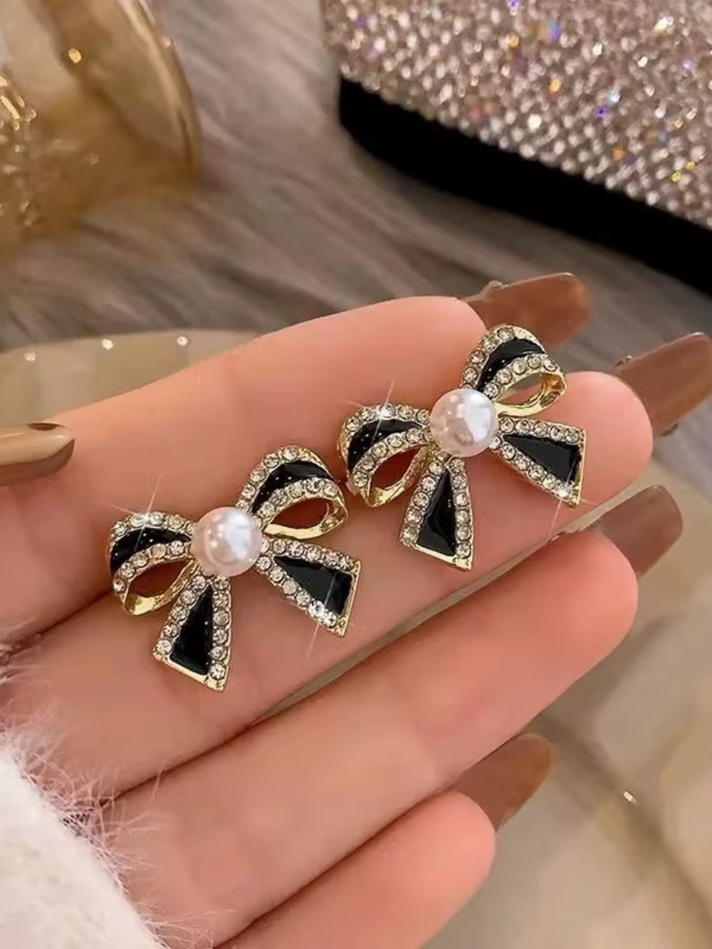 ***Exquisite  Black Bow Pearl & Crystal Stud Earrings